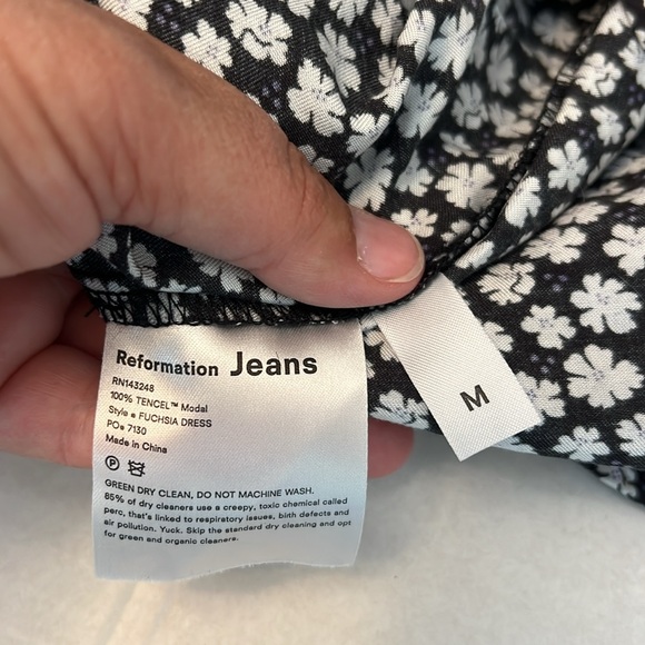 REFORMATION BLACK & WHITE FLORAL WRAP DRESS MEDIUM - Picture 8 of 12